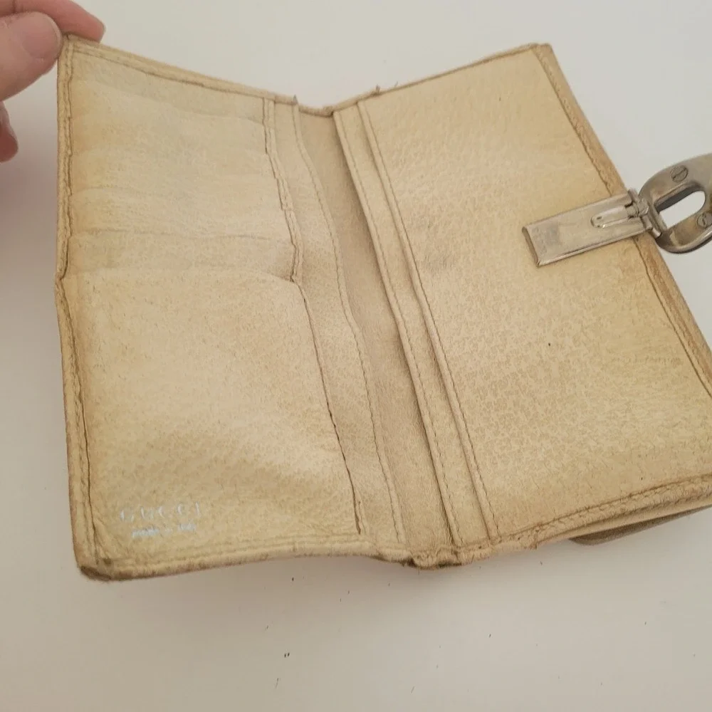 Gucci Vintage Bone White Leather Long Wallet Buckle 035.661.1893.5
